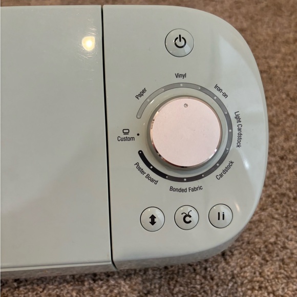 Cricut Explorer Air 2 | Included with cricut basic tools set, and with cords! - Picture 3 of 11